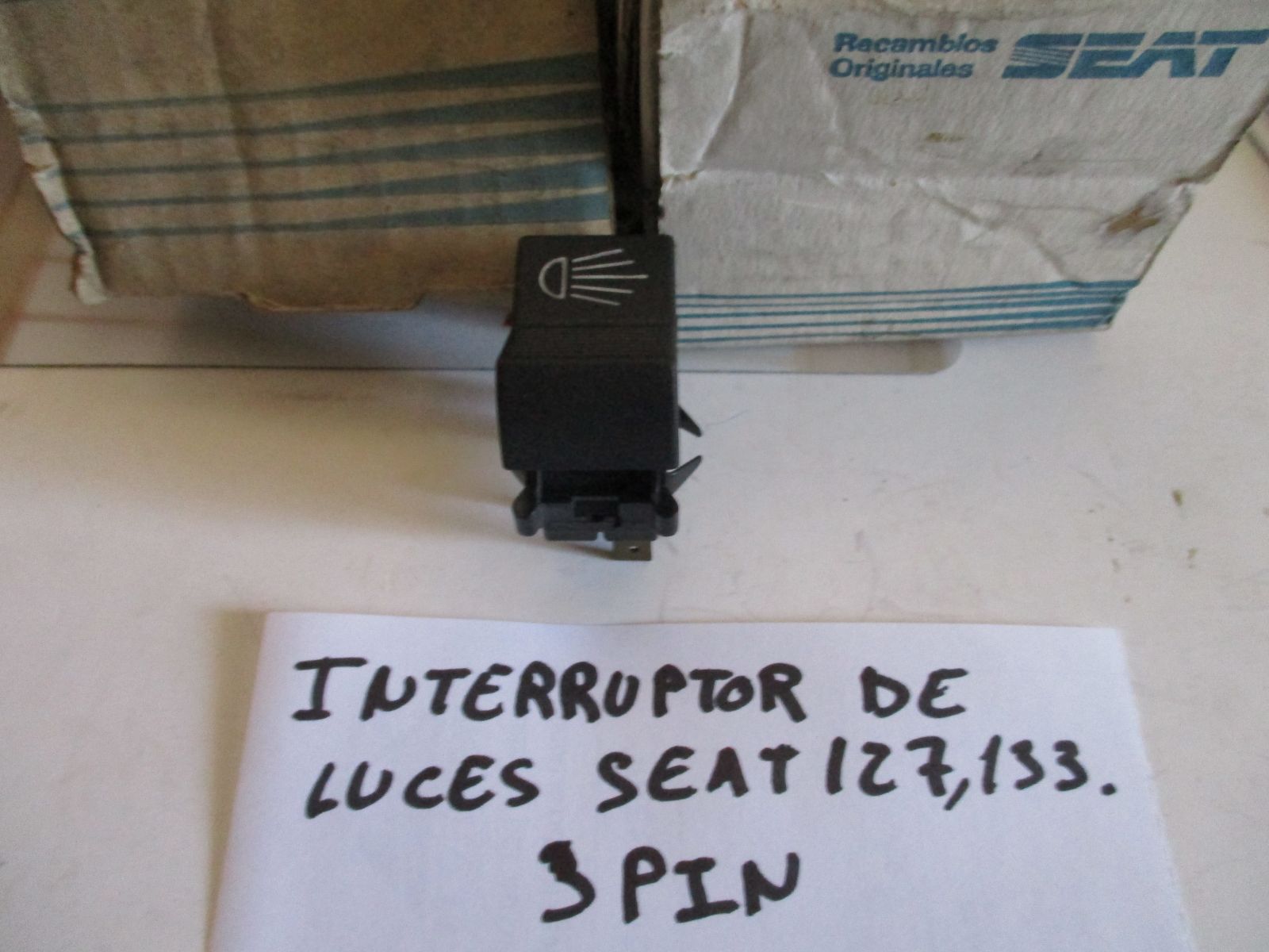 INTERRUPTOR  8121 LUCES Y TABLERO SEAT 127-133Y 124 D FAMILIAR 