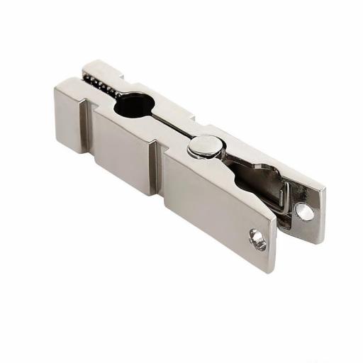 Pinza de metal para pezones [1]