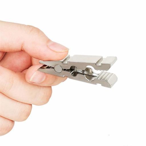 Pinza de metal para pezones [3]