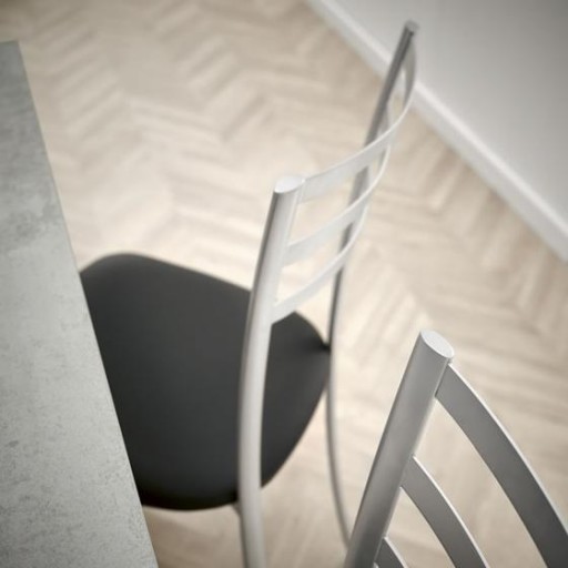 Silla Kati de Velasco con diferentes acabados [1]