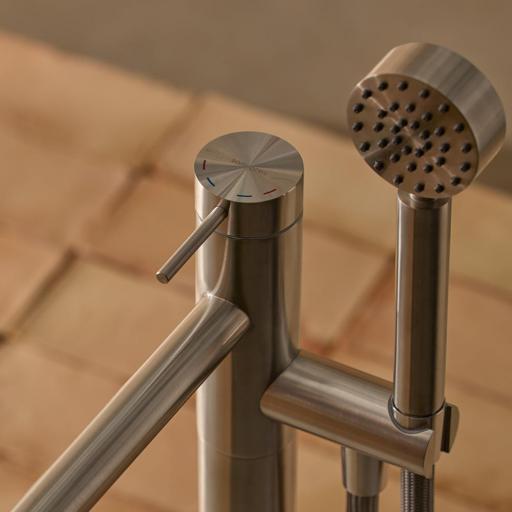 Grifo de pie para bañera Pool de Sanycces [1]