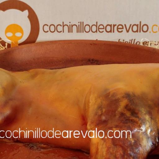 MEDIO COCHINILLO ASADO. ideal para 4/5 comensales.