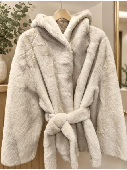 AINSA. CHAQUETÓN TIPO VISON CON CAPUCHA COLOR NATURAL