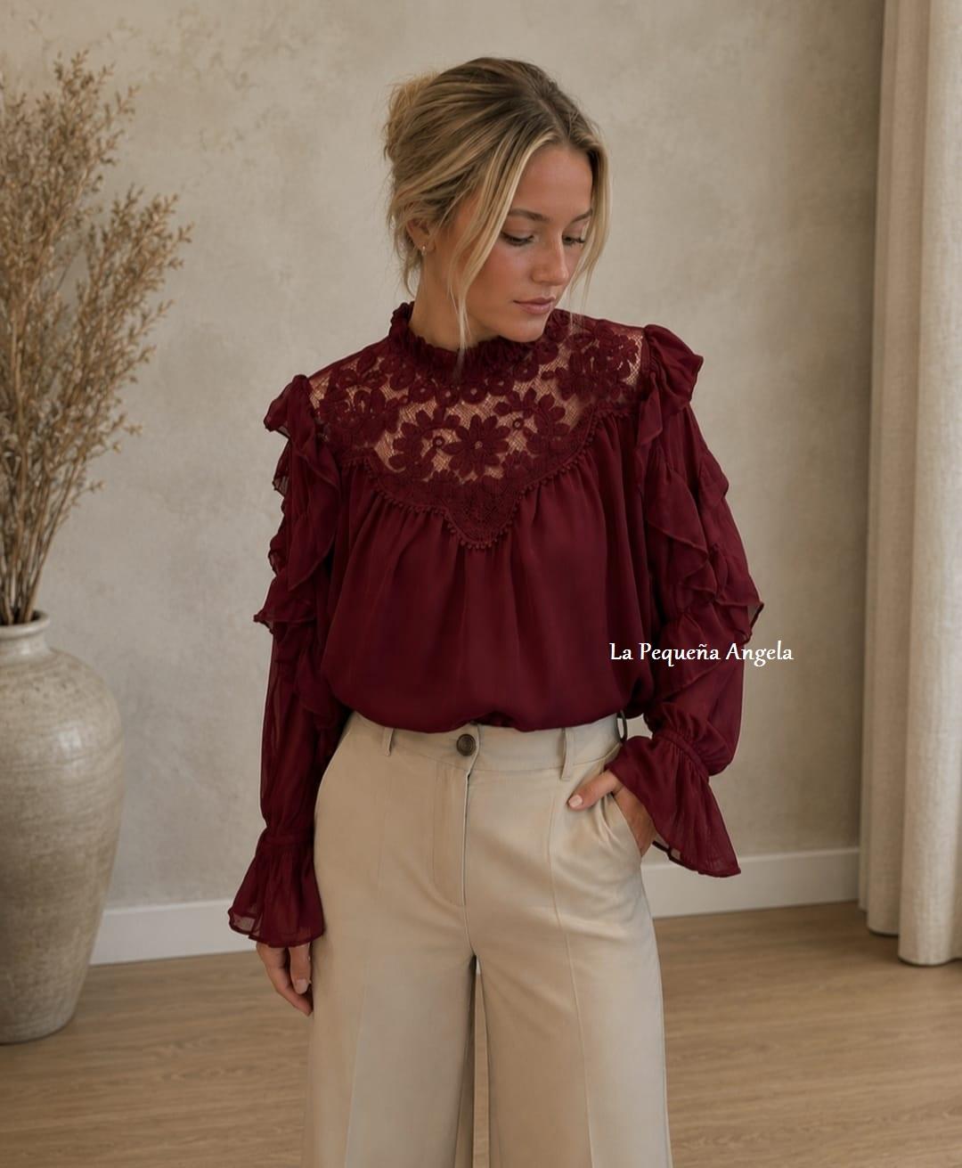 ANGY. BLUSA EN COLOR BURDEOS