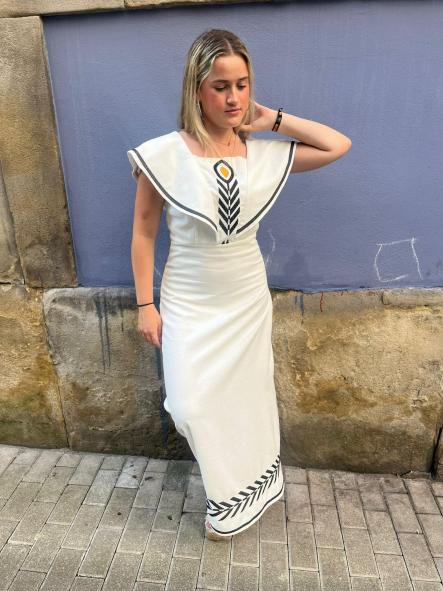 GRECIA. VESTIDO BLANCO CON BORDAD0