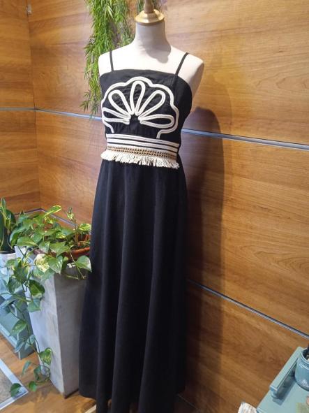 LEIA. VESTIDO NEGRO DE TIRANTES