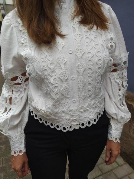 MIJAS. BLUSA BLANCA