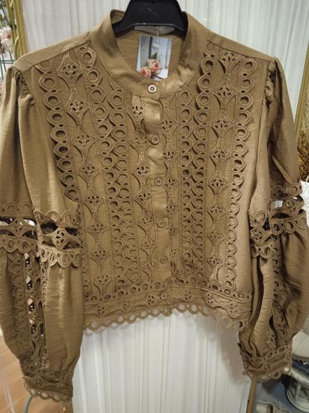 MOCA. BLUSA COLOR TOFFEE