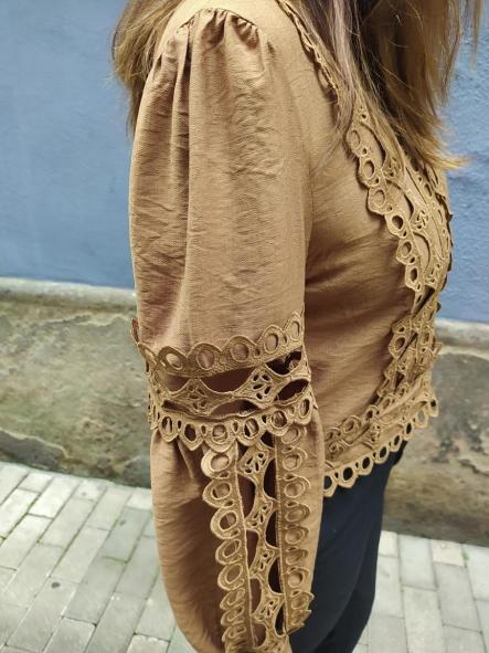 MOCA. BLUSA COLOR TOFFEE [1]