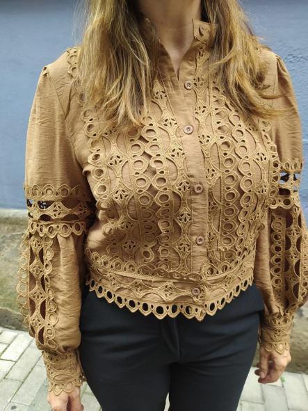 MOCA. BLUSA COLOR TOFFEE [2]