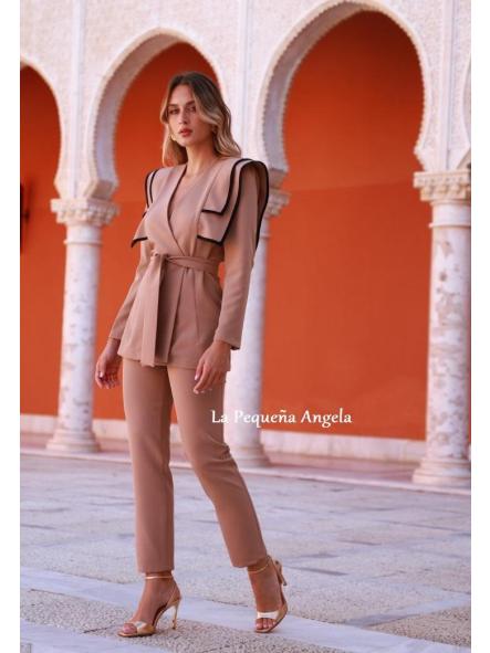 PETRA. TRAJE CAMEL [3]