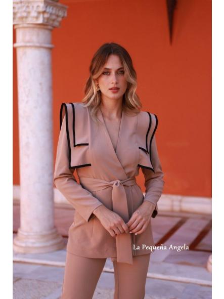 PETRA. TRAJE CAMEL [2]