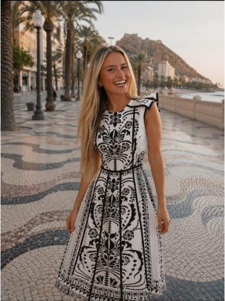 SALONICA. VESTIDOS BLANCO Y NEGRO [1]