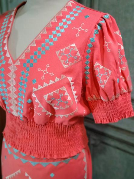 SANDY. CONJUNTO TOP Y FALDA EN CORAL [1]