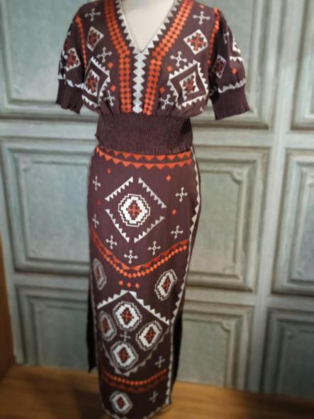 SANDY. CONJUNTO TOP Y FALDA MARRON