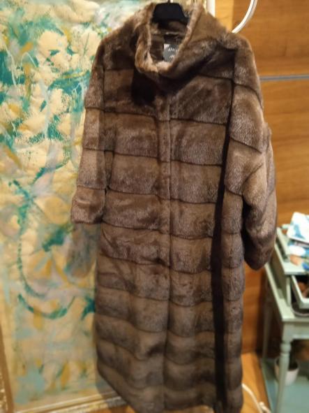 DUBLIN. ABRIGO PELO IMITACIÓN VISÓN