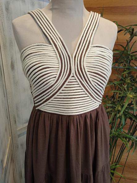 ETIOPIA. VESTIDO MARRON [1]
