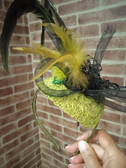 EL14. TOCADO EN CON PLUMAS MARRONES [2]
