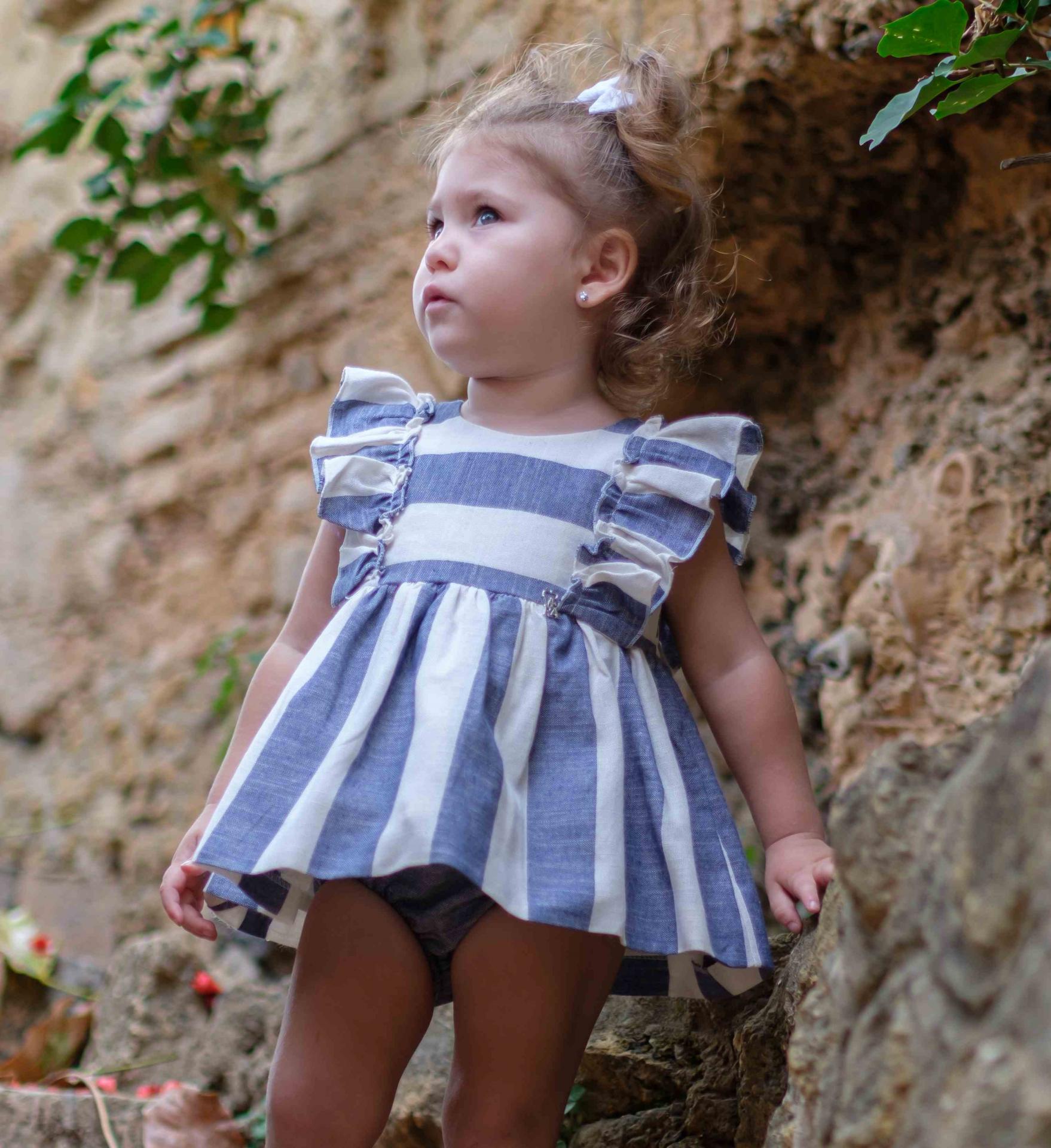 Nekenia Vestido Bebé Vuelo con Braguita Rayas Azul Volantes Hombros 24VC07