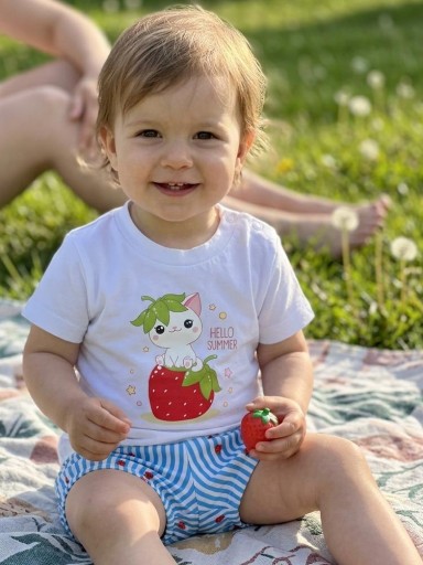 Daniesty Conjunto Niño Camiseta Blanca Serigrafia Pantalon Estampado rayas y Fresas Familia Fresia 007 [0]