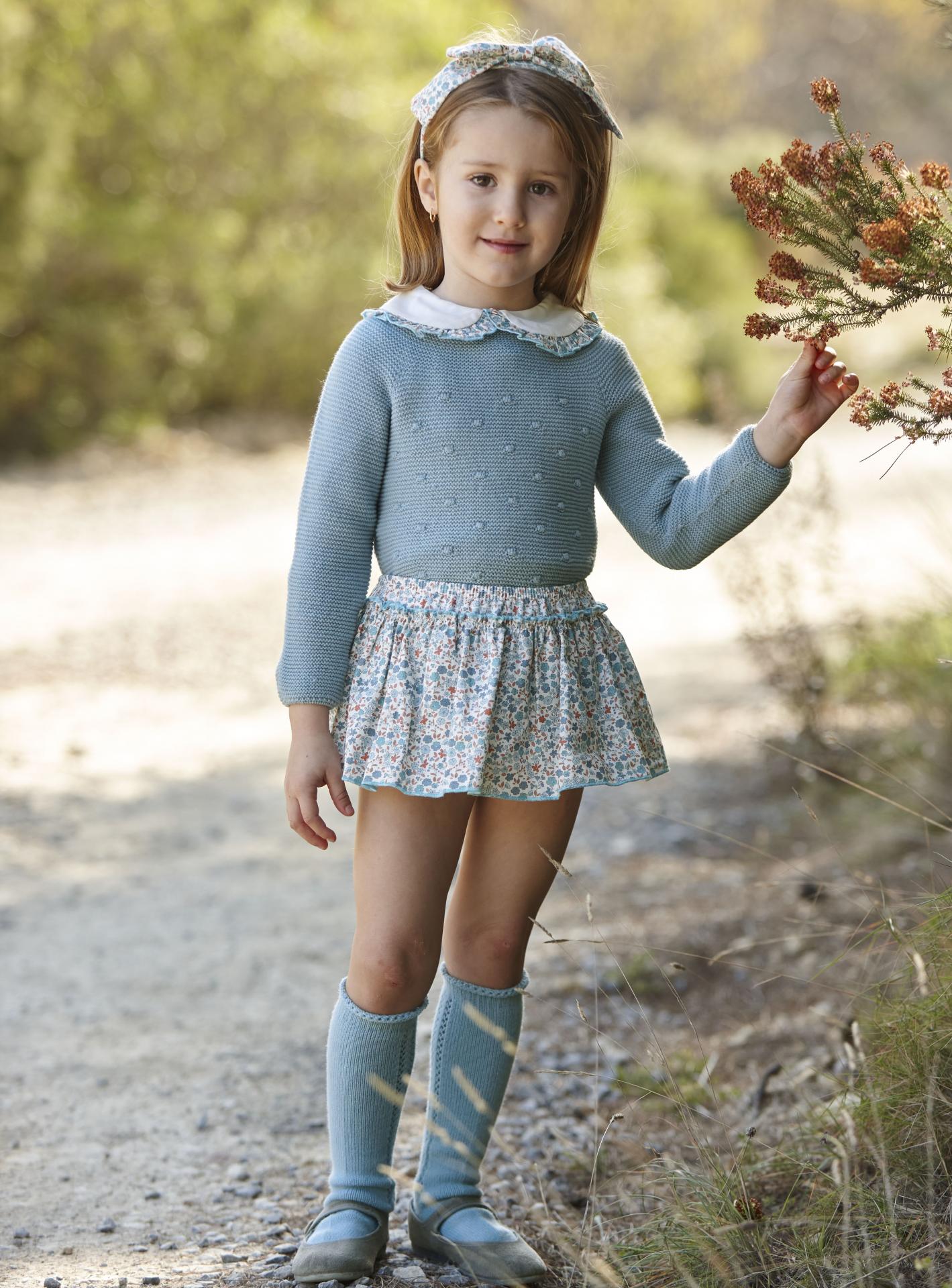 Juliana Vistiendo Bebés Conjunto Braguita Sobrefalda Flores Jersey Azul Punto Cuellos "Aura" 26607