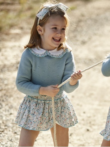 Juliana Vistiendo Bebés Conjunto Braguita Sobrefalda Flores Jersey Azul Punto Cuellos "Aura" 26607 [2]