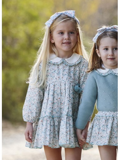 Juliana Vistiendo Bebés Vestido Blanco Estampado Flores Azul Cuellos Pompones "Aura" 26672 [1]