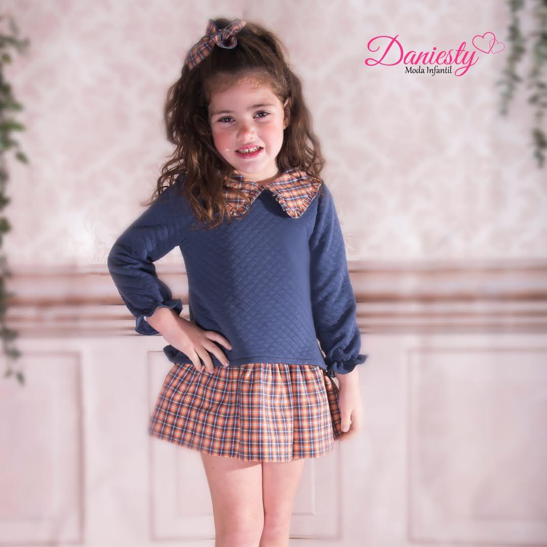 Daniesty Vestido Vuelo Cuerpo Cloque Azul Falda de Cuadros Familia Gabriela 002