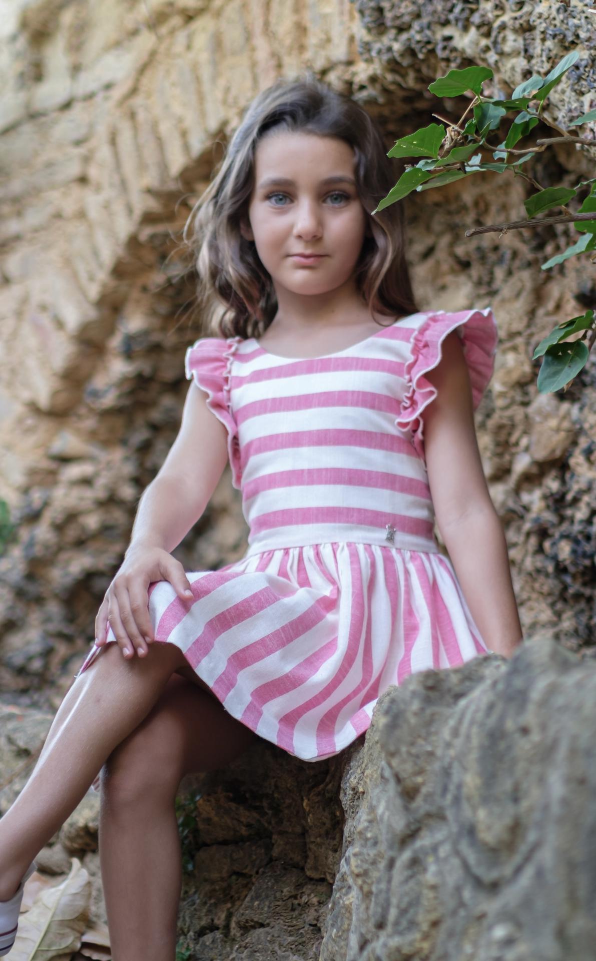 Nekenia Vestido Infantil Vuelo Rayas Fucsia Tirantes Cruzados Espalda 24VV26