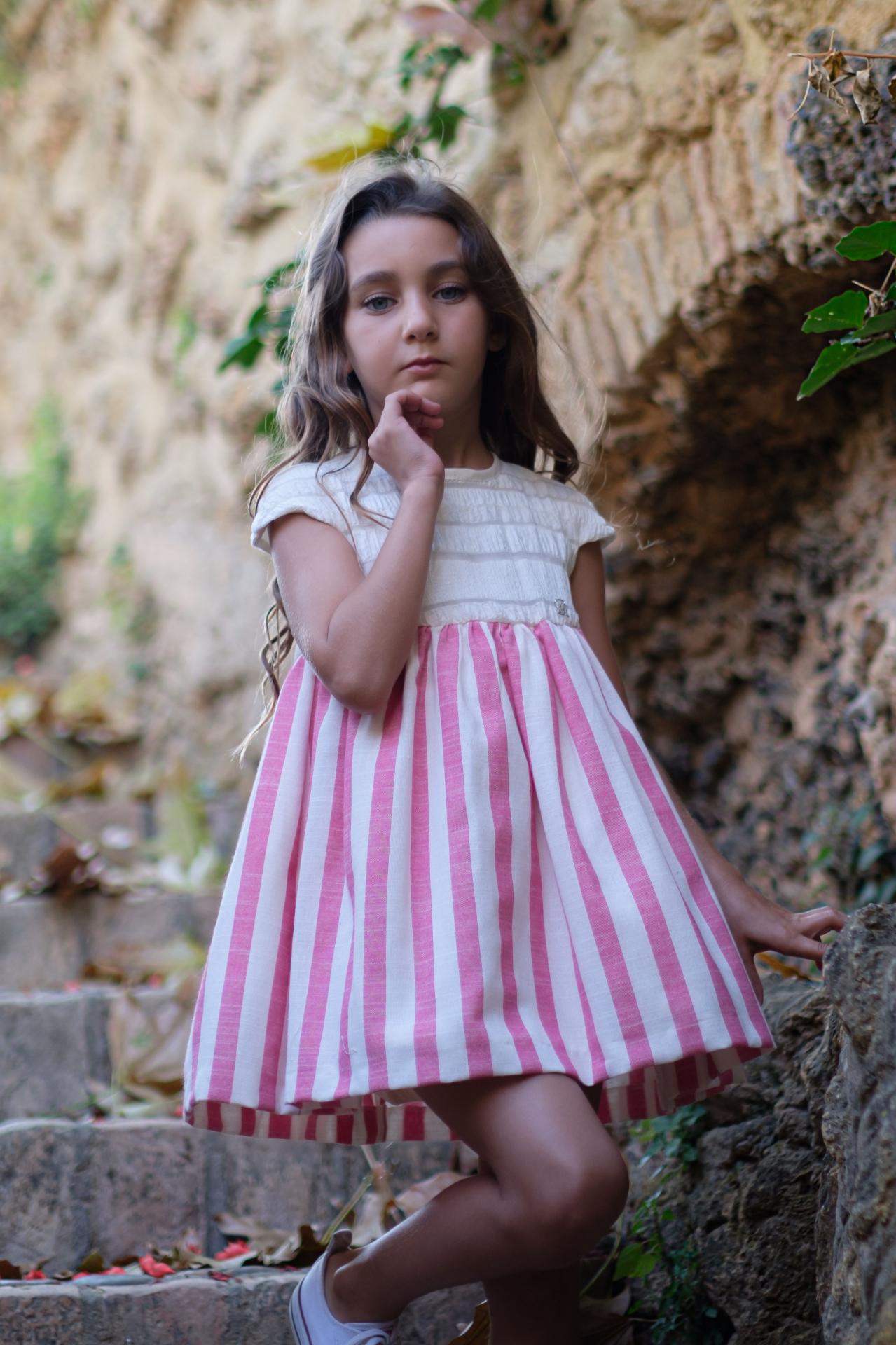 Nekenia Vestido Infantil Cuerpo Beig Falda Rayas grandes Fucsia 24VV25