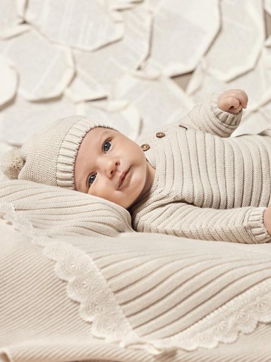 Juliana Vistiendo Bebés Conjunto Jersey, Pantalón y Gorro Punto Lines Bota "Sonata" 25550 Crema