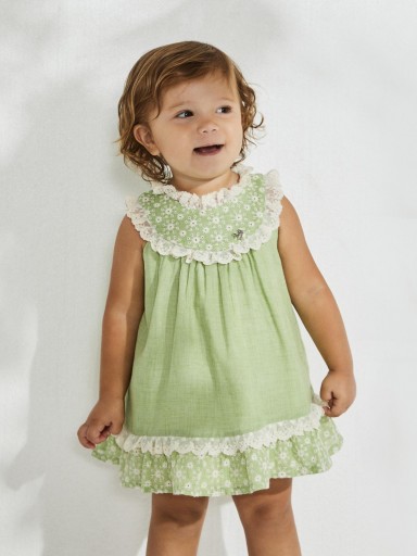 Nekenia Conjunto Bebé Verde Oliva Canesú Bordado Floral Volante Bajo Braguita 2321012