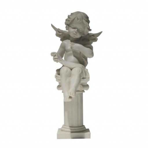 Figura ángel en columna