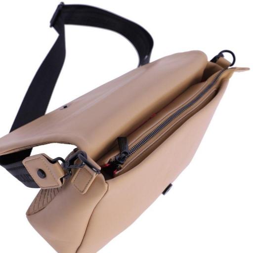 Bolso bandolera con solapa amichi beige PI5347 004 [4]