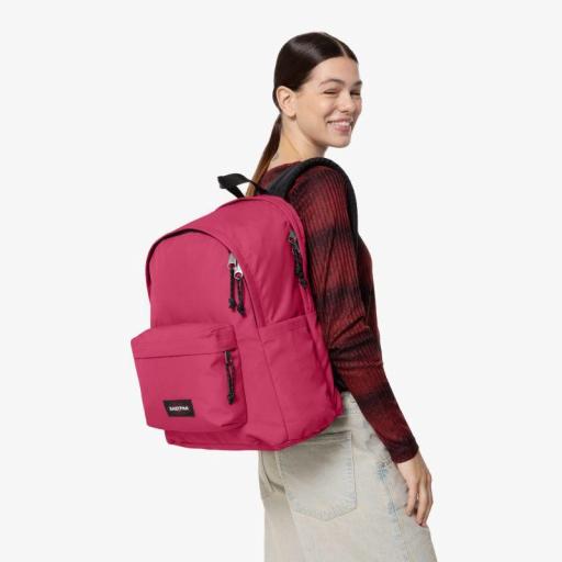 Mochila eastpak day office 15.6" cerise pink KA5BIK 6S3 [1]