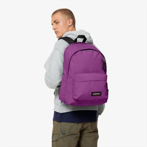 Mochila eastpak day office 15.6" fig purple KA5BIK 5S8 [4]